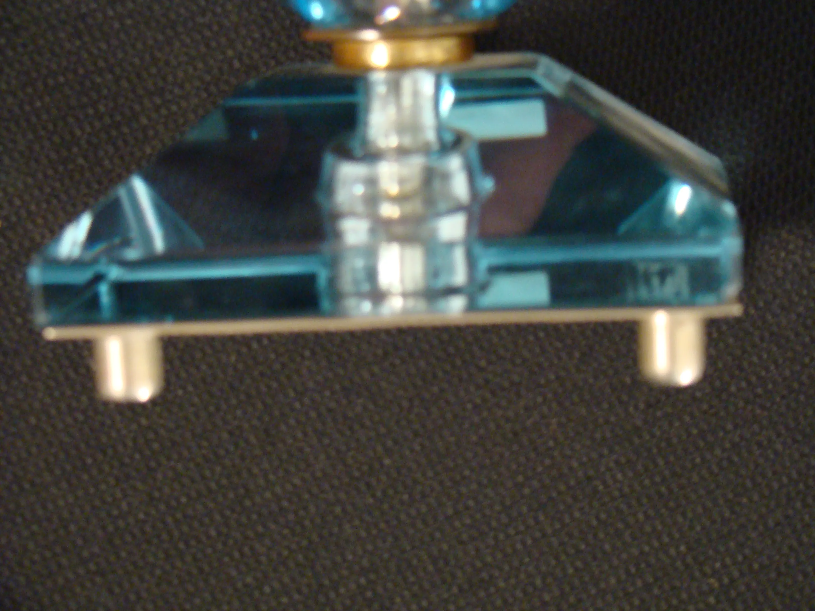 base azul de luminária de mesa antiga com design elegante