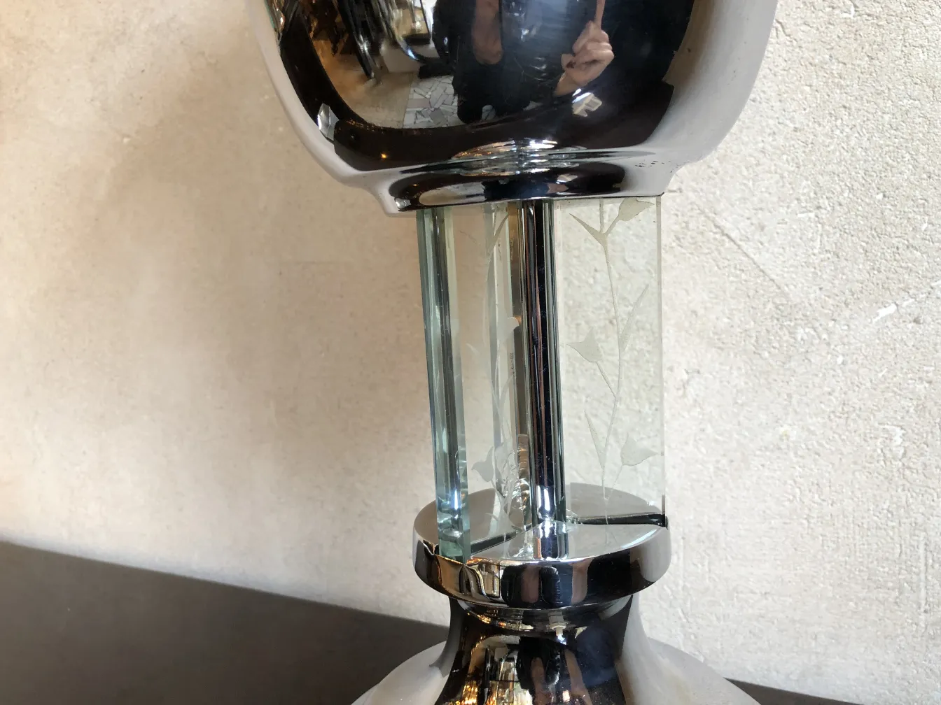 lampada da tavolo antica in stile art deco con dettagli eleganti