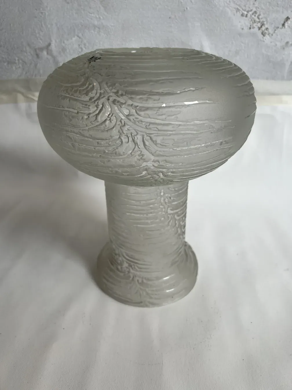 Lampada da tavolo antica con design art déco, elegante e decorativa.