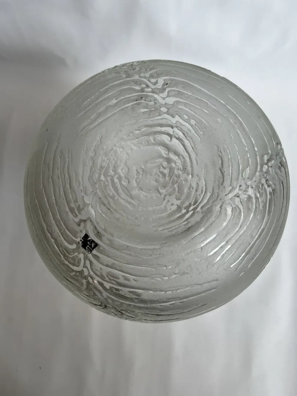 Lampe de bureau ancienne Art Deco avec un design distinctif et élégant, parfaite pour la décoration.