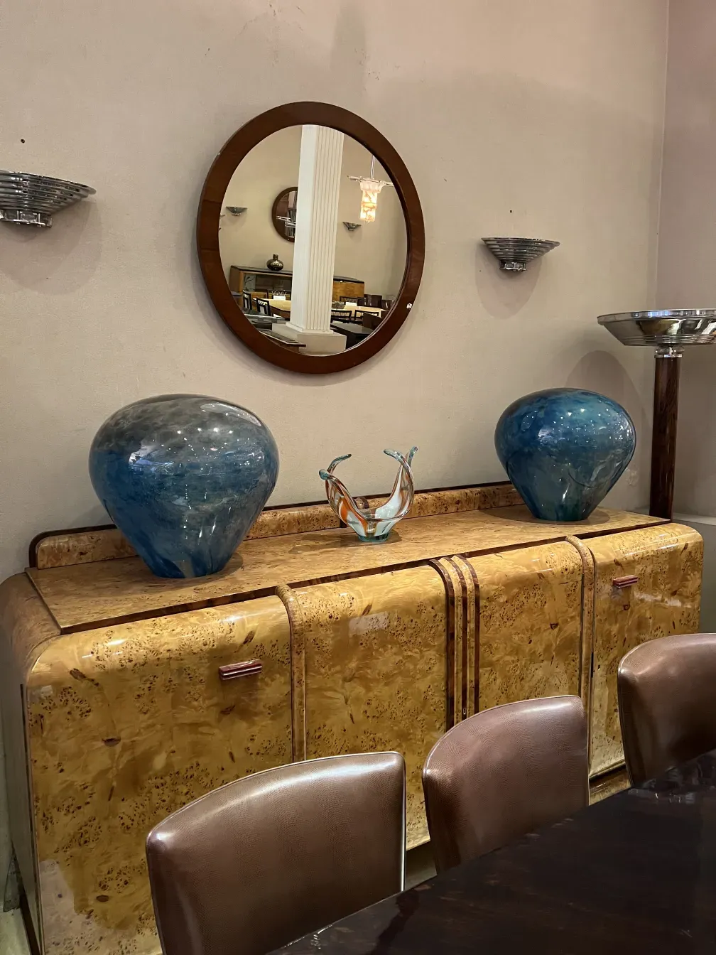 lampada da tavolo antica con eleganti dettagli art deco