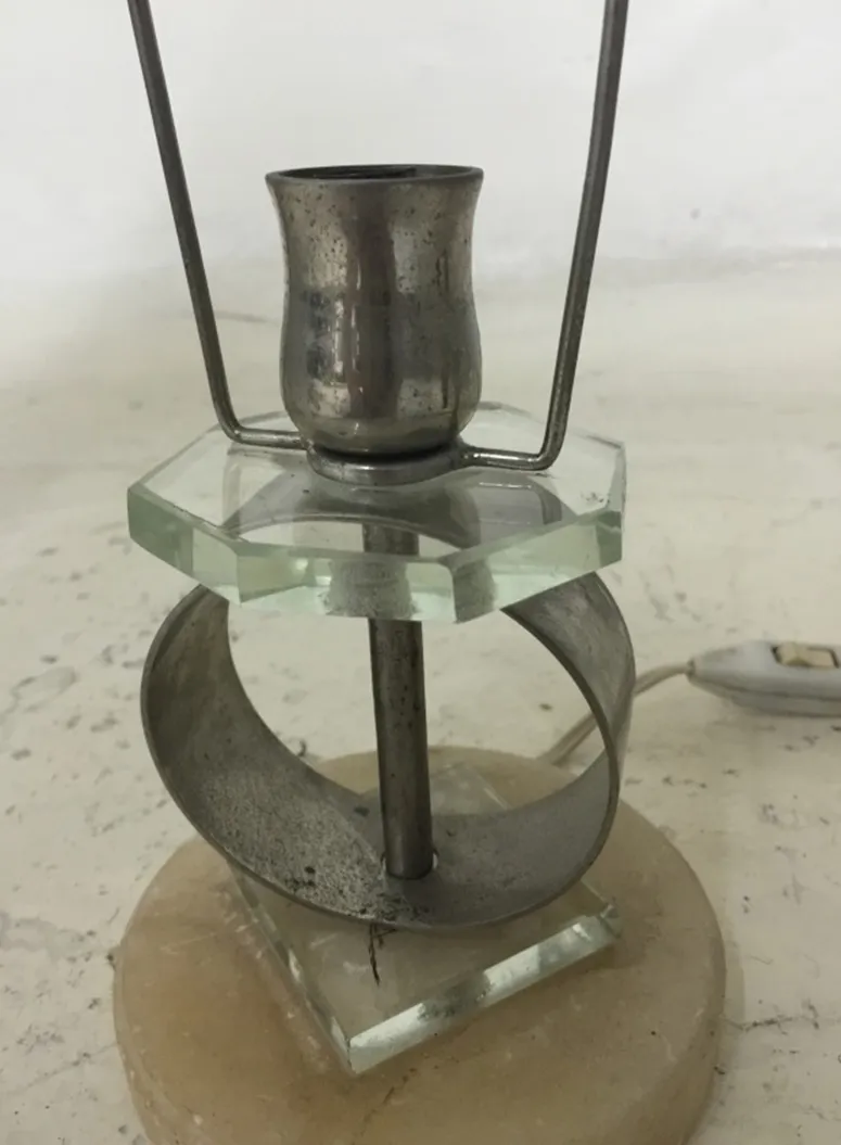 Luminária de mesa antiga com base de vidro, design Art Deco