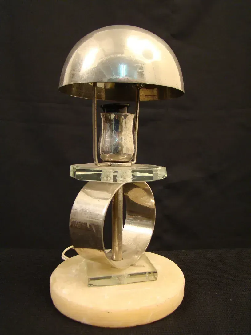 antike Tischlampe im Art Deco-Stil, elegantes Design