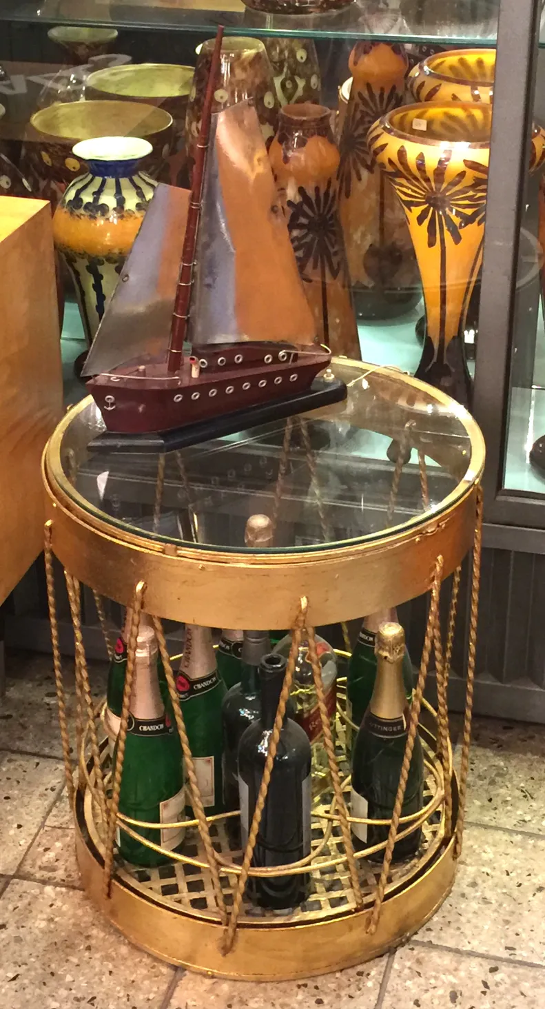 アンティークアートデコテーブルランプ、金色のベースとガラス