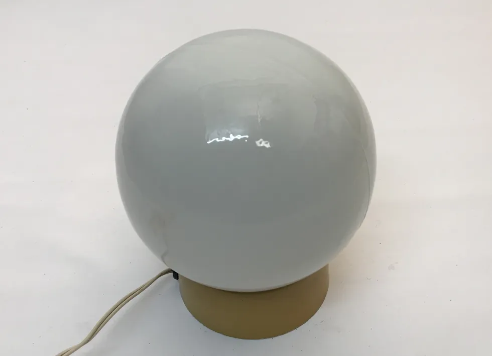 antique table lamp with spherical design in white color
