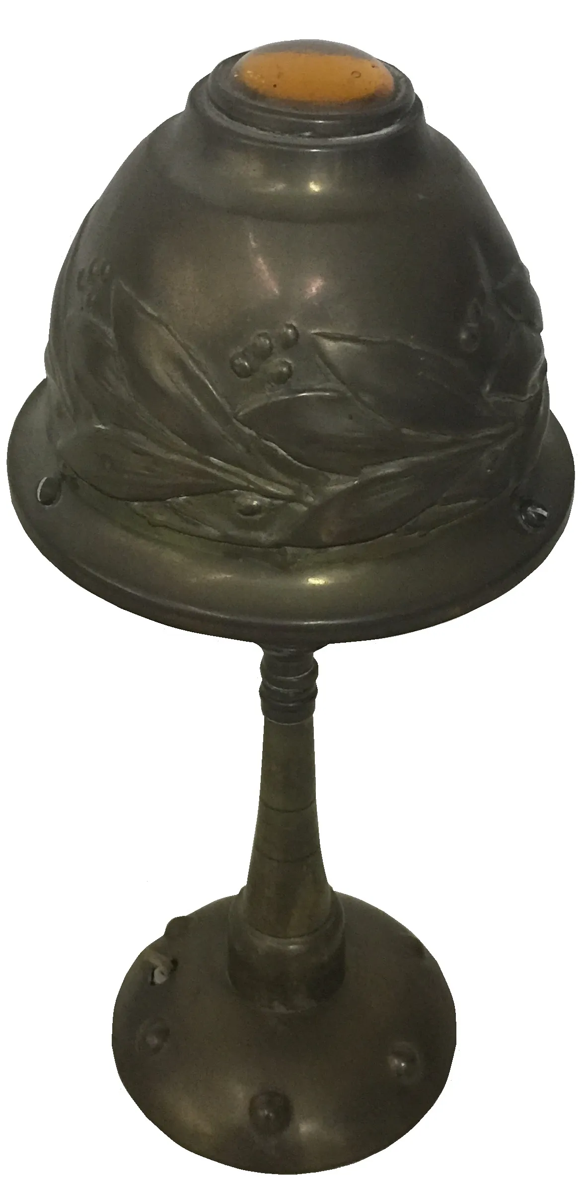 antike tischlampe mit blumenmotiv an der basis und schirm