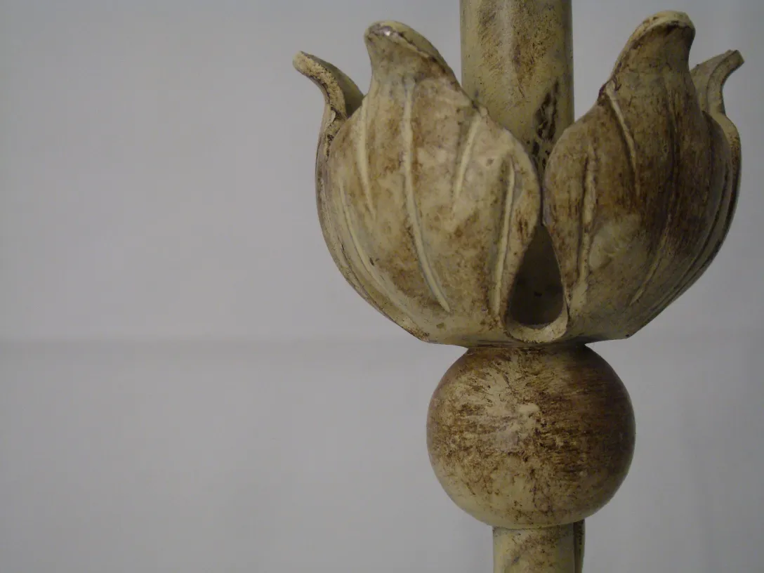 Lampe de bureau ancienne avec esthétique Art Deco et éléments décoratifs