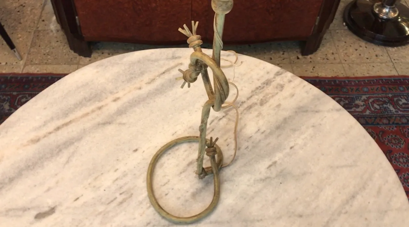 lampara de mesa antigua en forma artistic decorativa