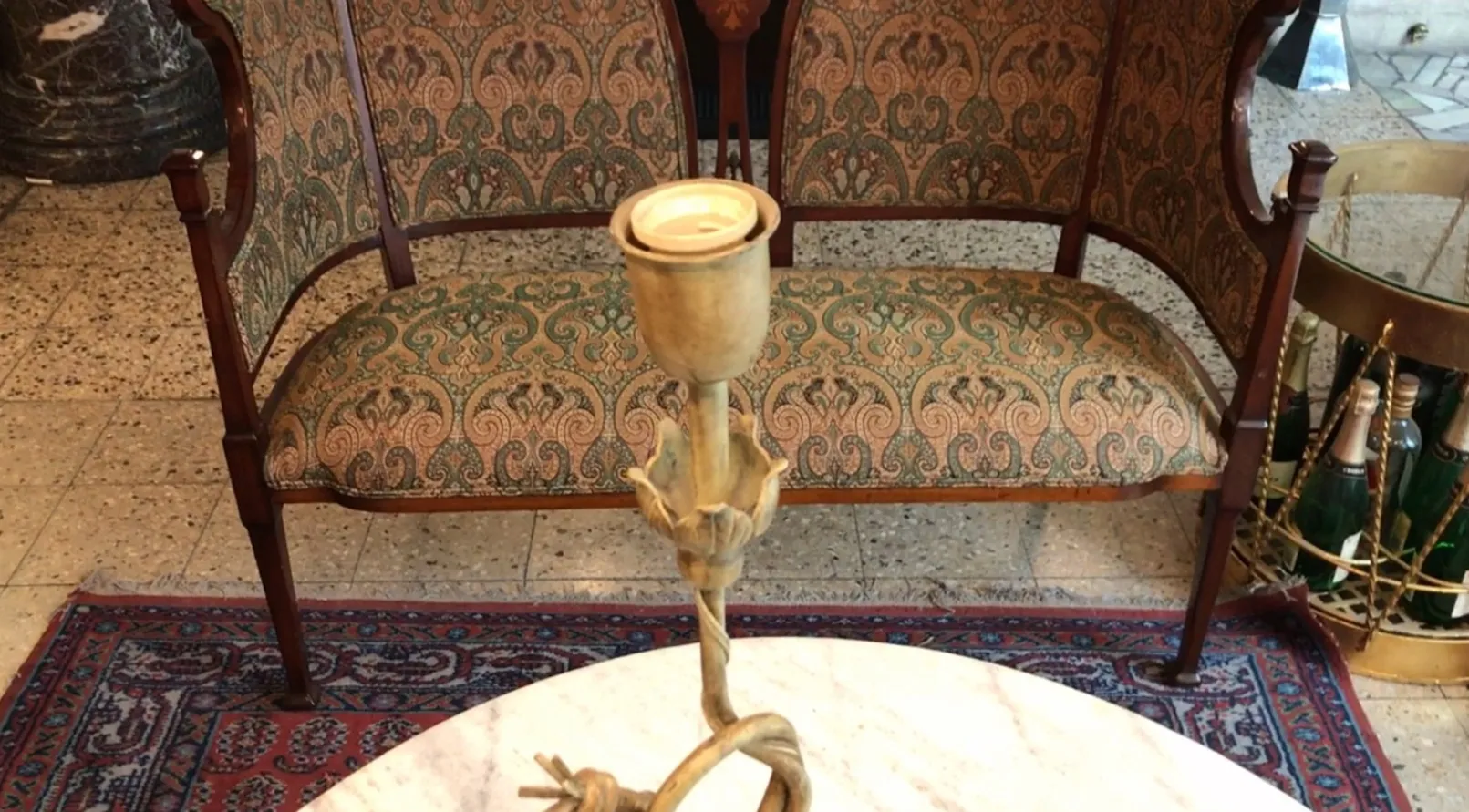 Antiquarische Tischlampe mit einzigartigem Art Deco Design, ideal für Dekoration