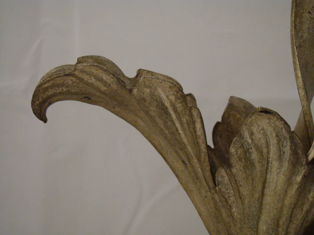 detail of an antique table lamp with art deco design