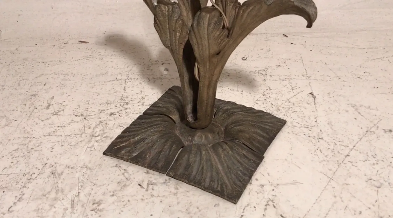 lampara de mesa antigua estilo art deco con base decorativa