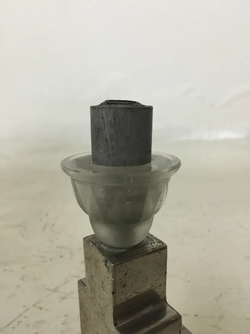 Antique Art Deco table lamp with elegant design and decorative base.