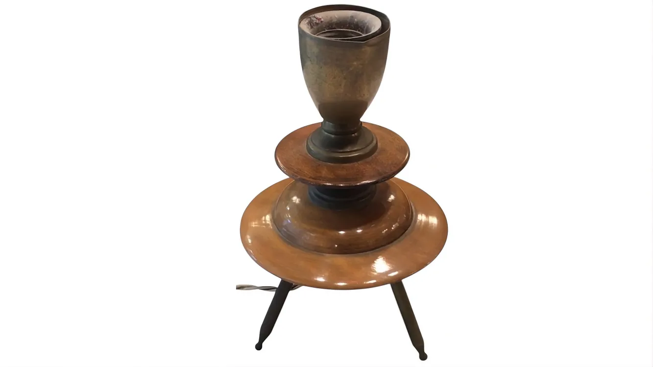 Antique table lamp with art deco details, elegant design in warm tones, perfect for decor.