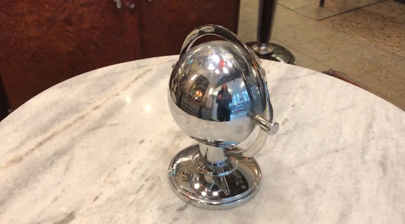 Luminária de mesa antiga de estilo Art Deco com base redonda