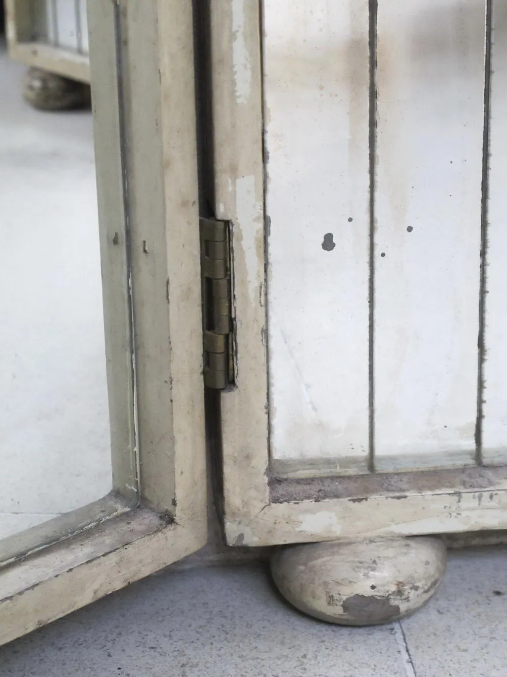 miroir antique art deco avec détails dans les coins