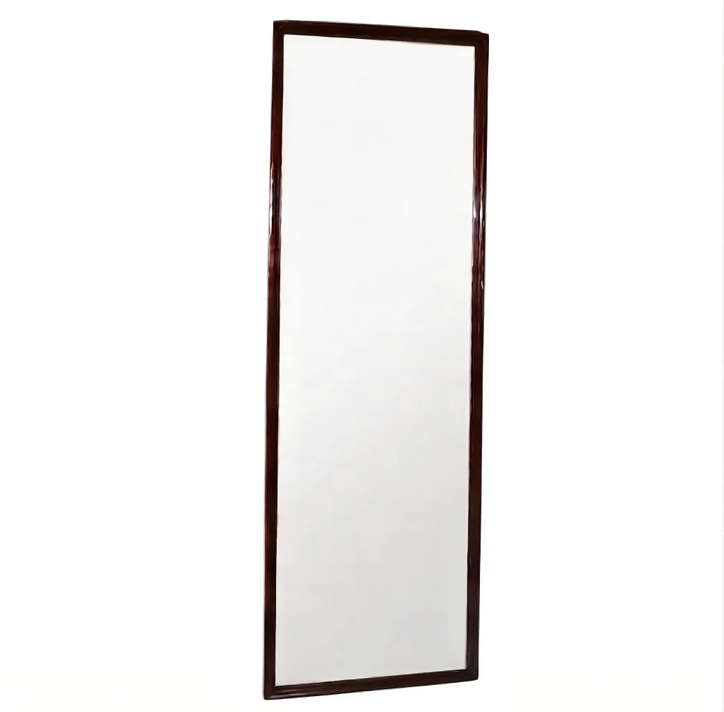 espelho antigo de parede com moldura elegante, fundo branco