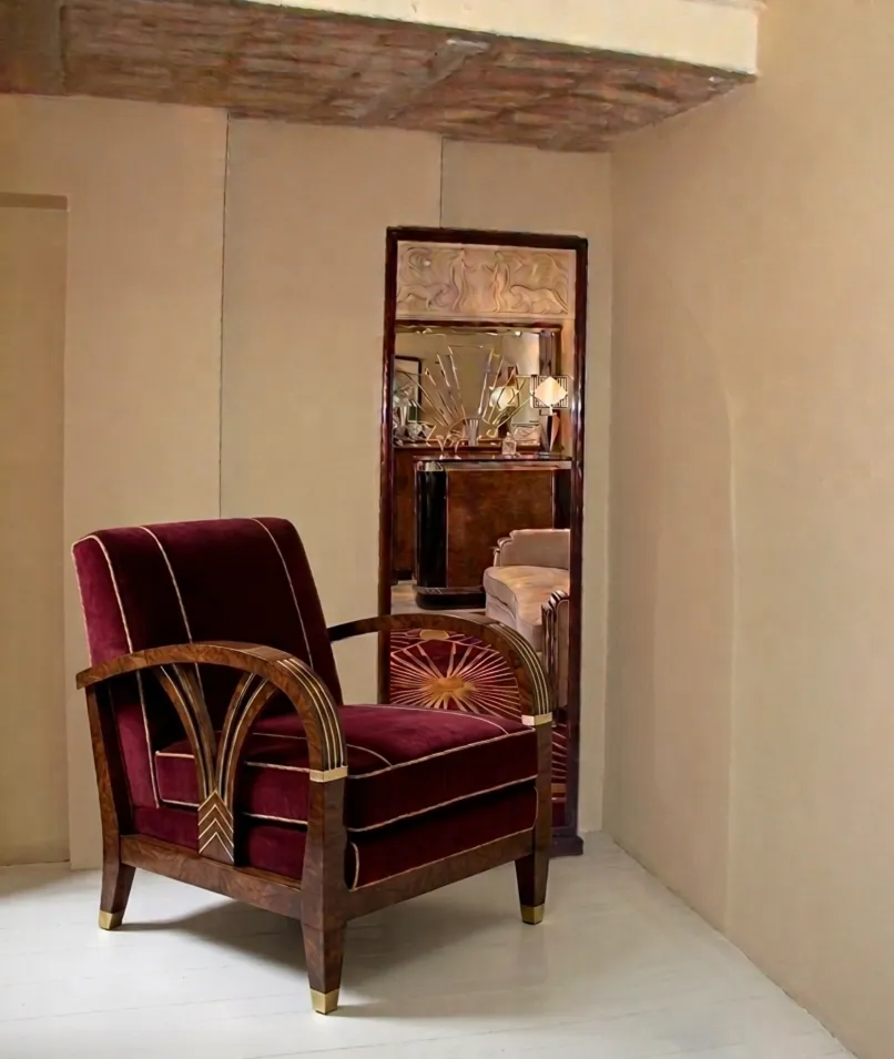 miroir ancien avec design art déco dans un cadre élégant