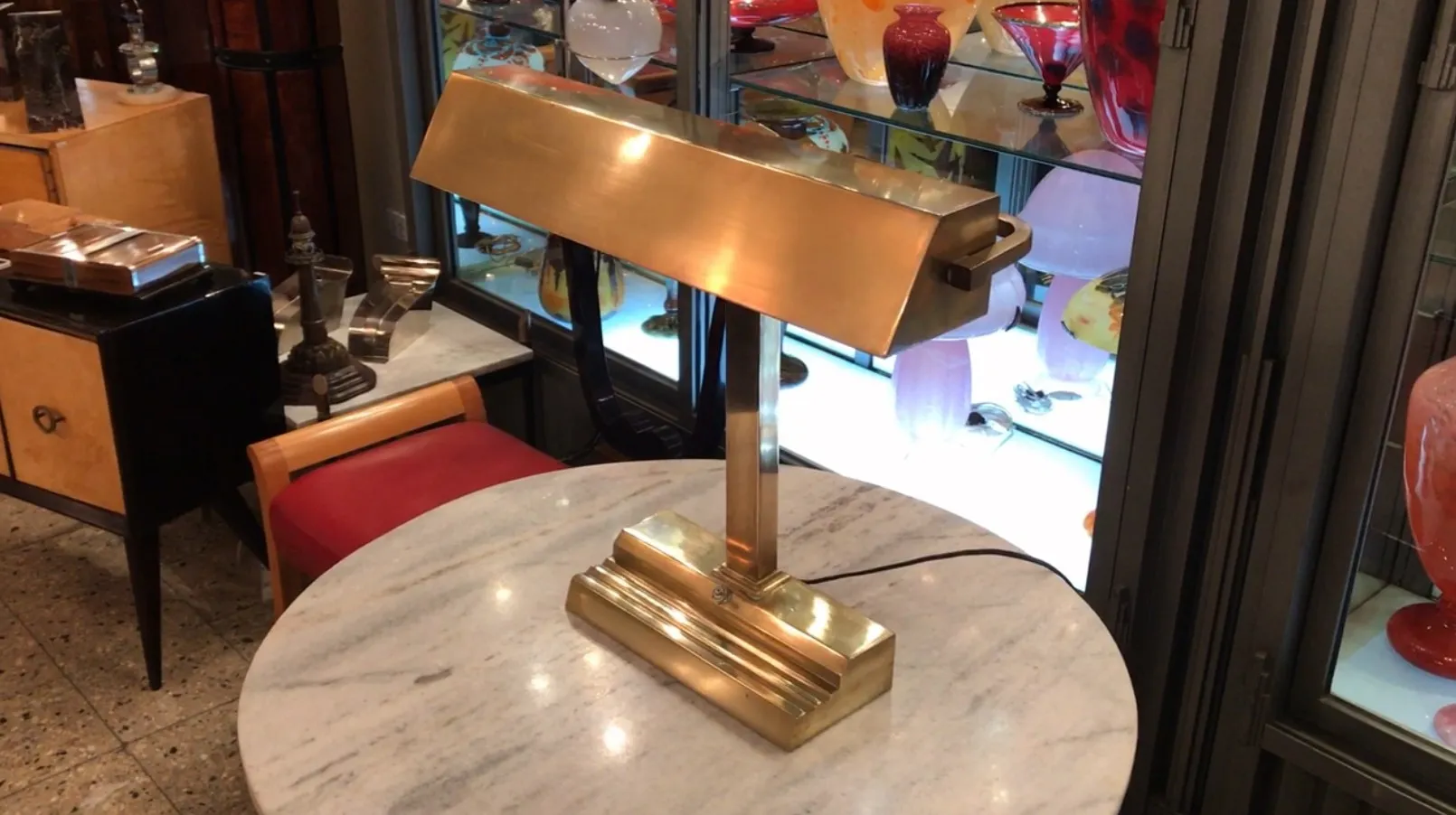 古董桌灯艺术装饰风格的优雅环境