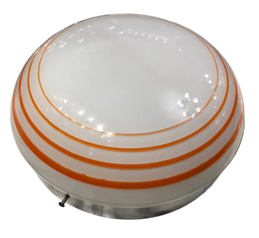 तीन छत की रोशनी प्राचीन गोल आकार के साथ सूक्ष्म विवरण