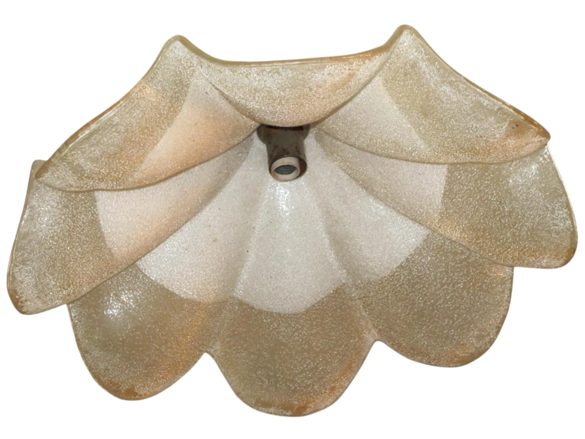 purani latakta hua deepak phool jaise design ke saath