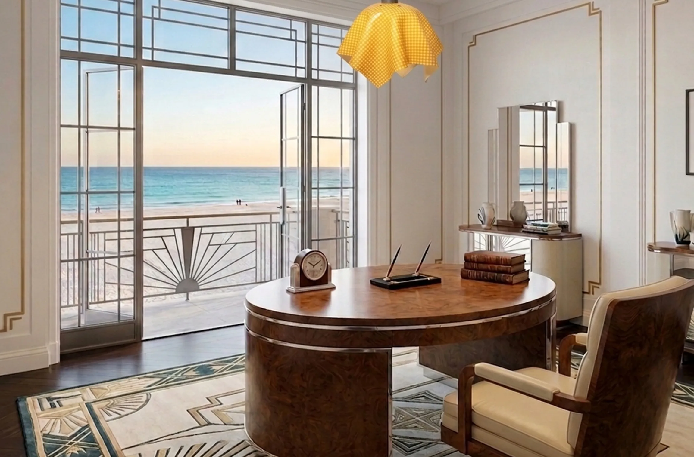 Antike Hängelampe in einem eleganten Zimmer mit großen Fenstern und Meerblick.