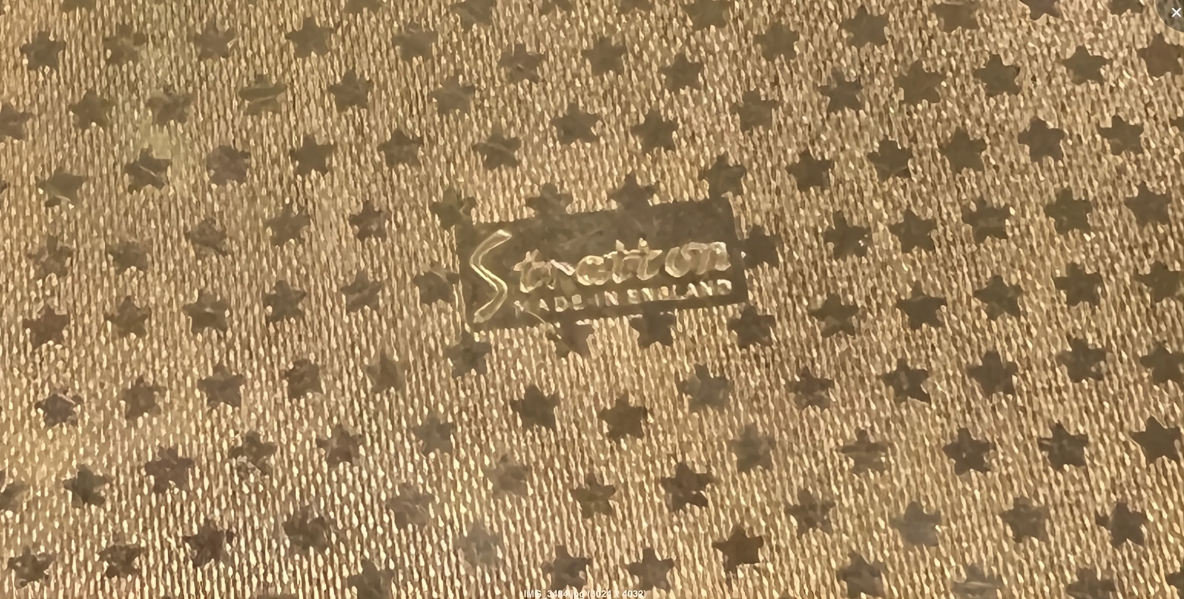 古いコンパクトは星とstrattonロゴを持っています