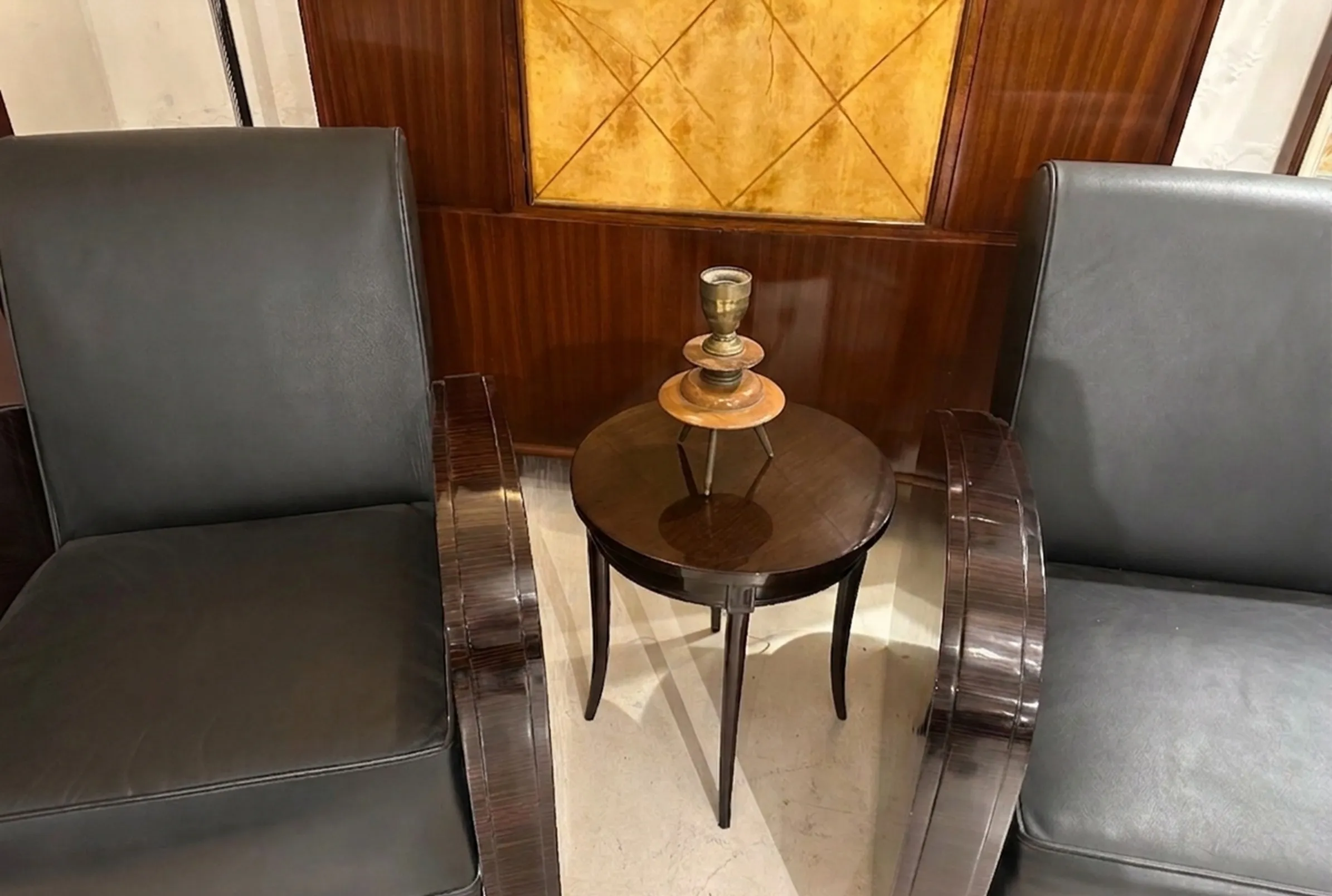 table with antique lamp to restore, elegant setting