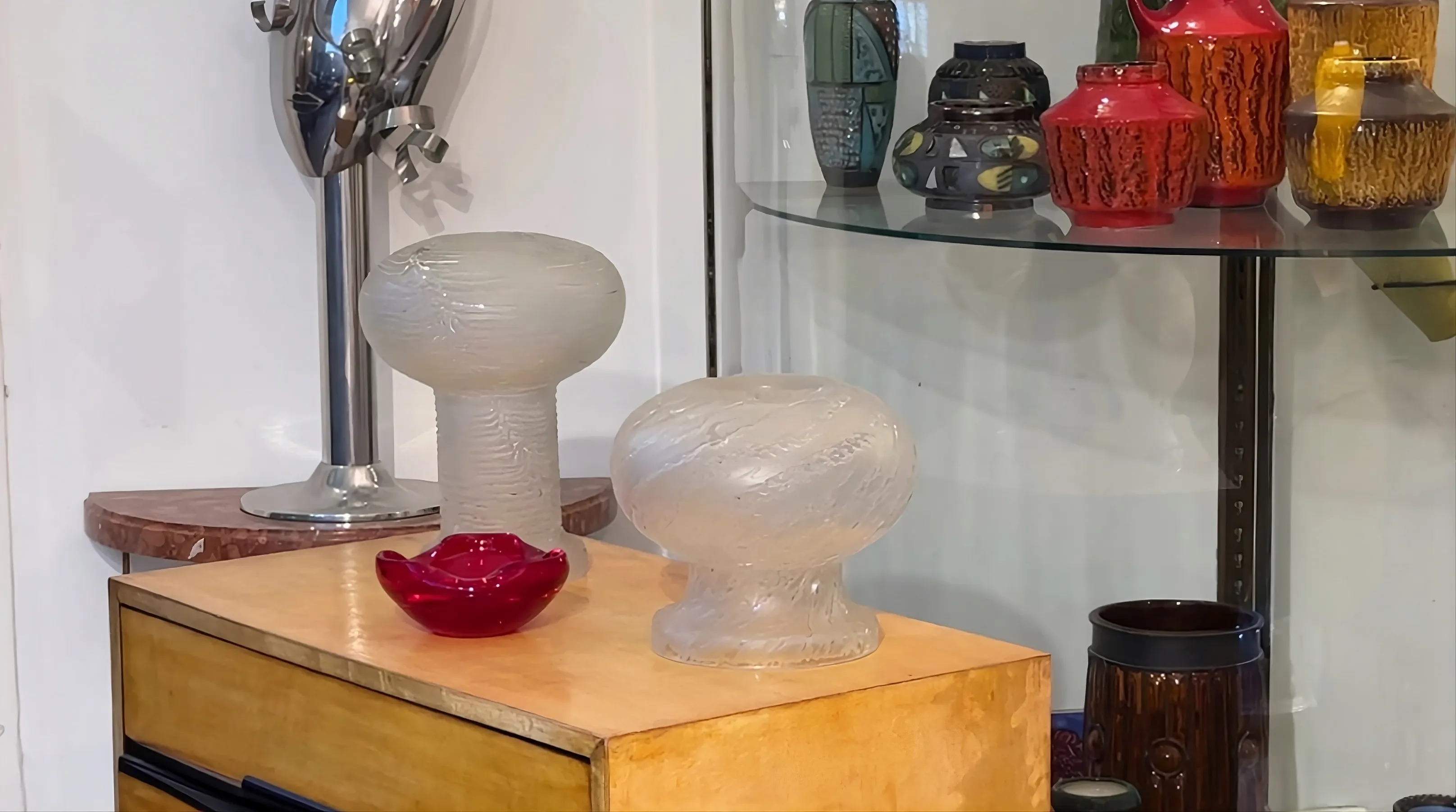 アンティークな球形テーブルランプ、装飾的な環境に配置