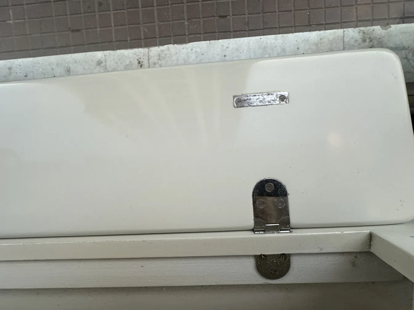 mesa de centro antiga com detalhes únicos vico magistretti