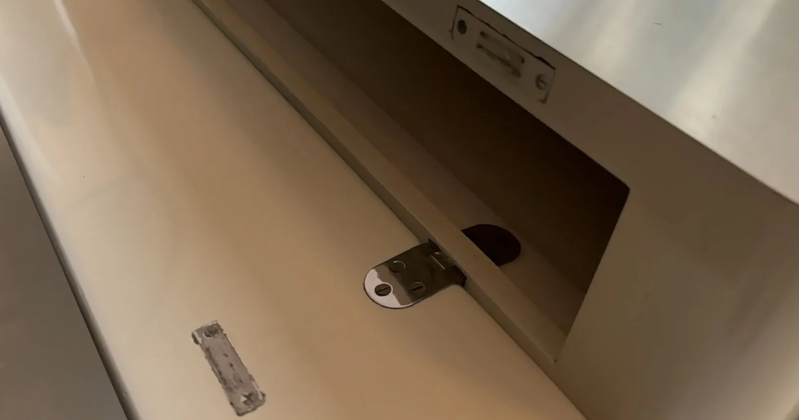 antik couchtisch von vico magistretti mit elegantem design und sanften details