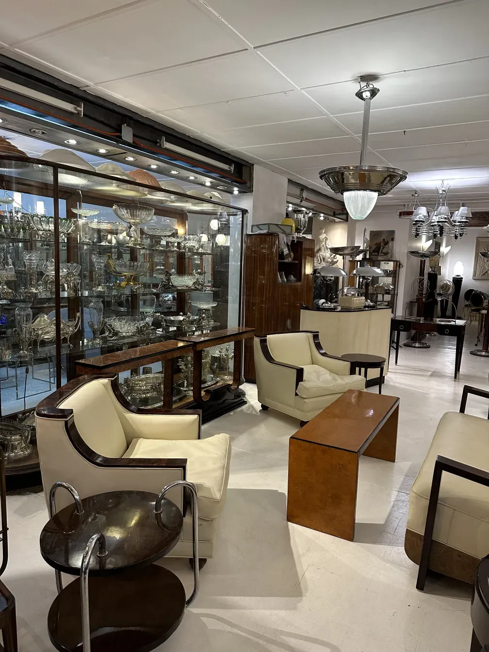 antique coffee table with chairs in an antique environment