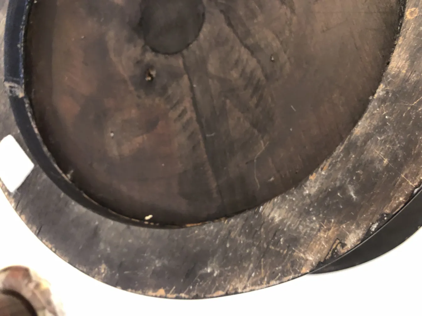 작은 오래된 테이블에 마모된 디테일