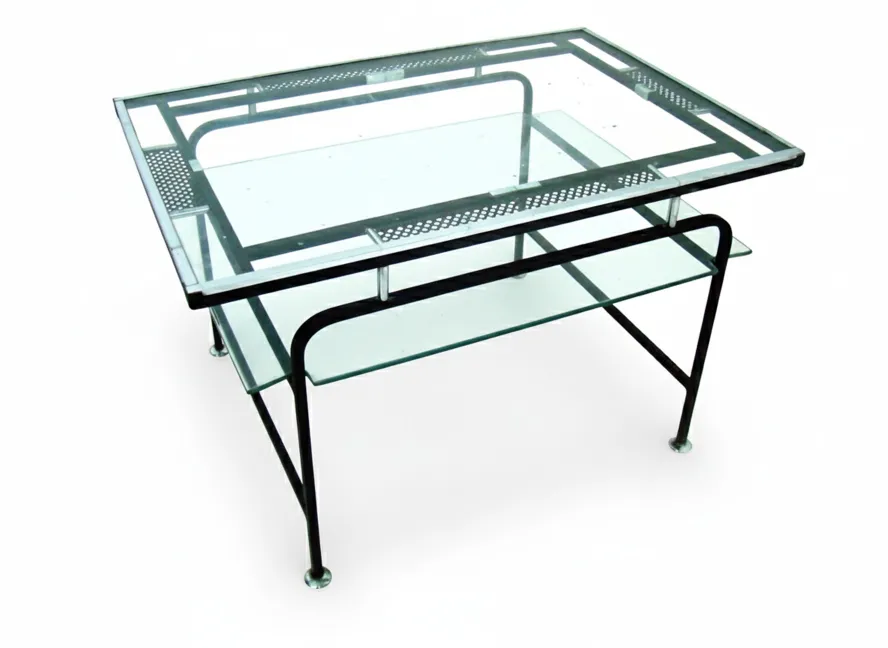 mesa de centro antiga de Mathieu Matégot em ambiente contemporâneo