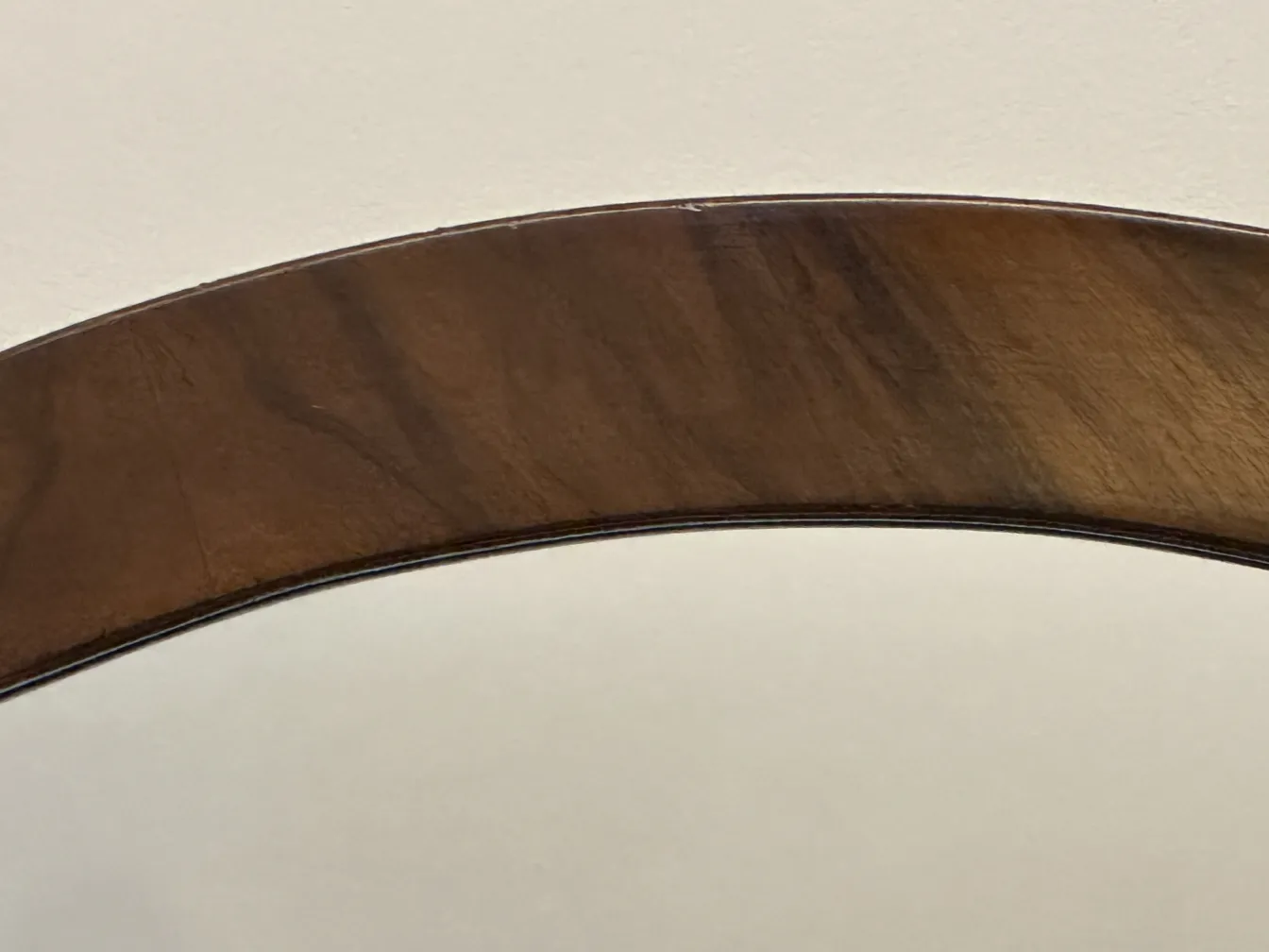 specchio antico con cornice decorativa