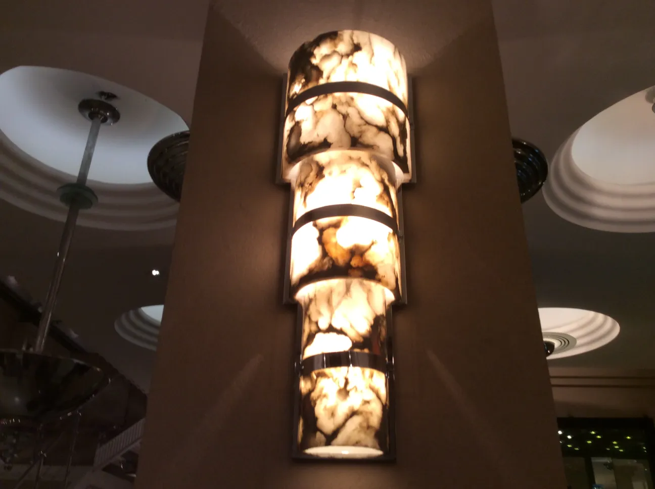 antigo par de luminárias com design exclusivo