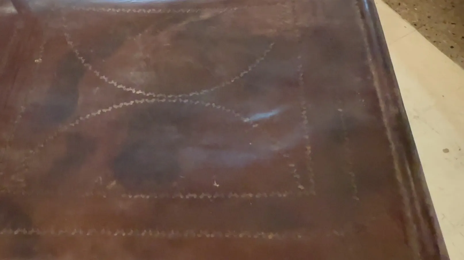 антикварное кресло с деталями ар-деко, элегантная обстановка