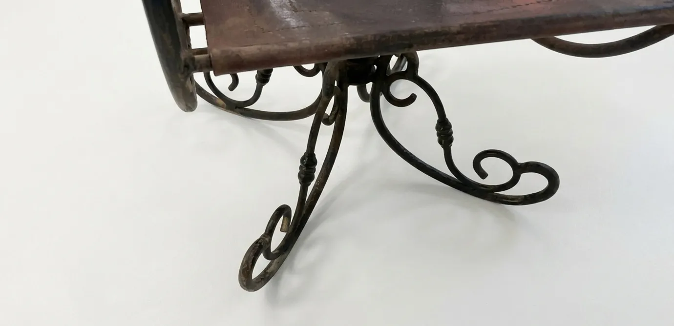 Poltrona antica in stile art déco con gambe decorative