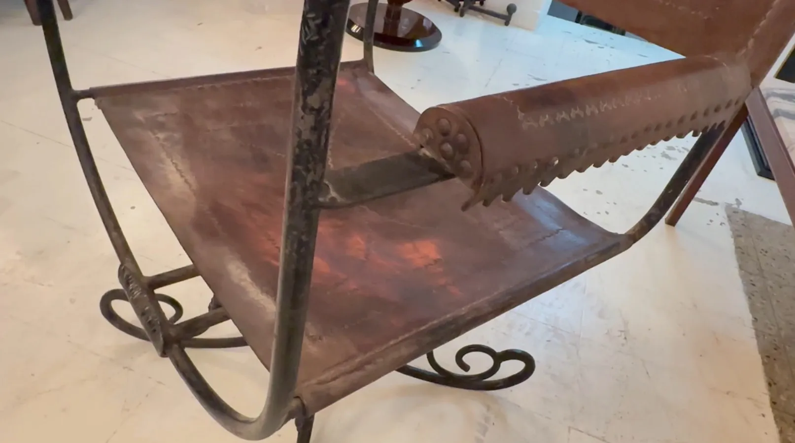 पुराना आर्ट Deco आर्मचेयर धातु की संरचना के साथ