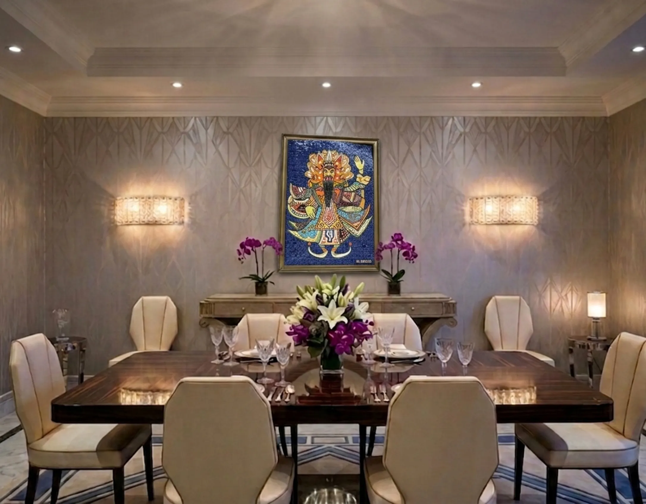 Quadro de mosaico antigo exposto em uma sala de jantar chique com decoração moderna.