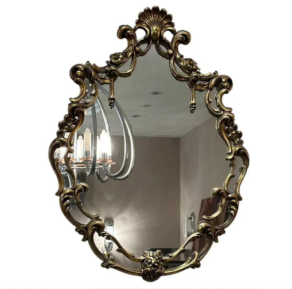 espelho antigo com moldura decorativa, elegância clássica