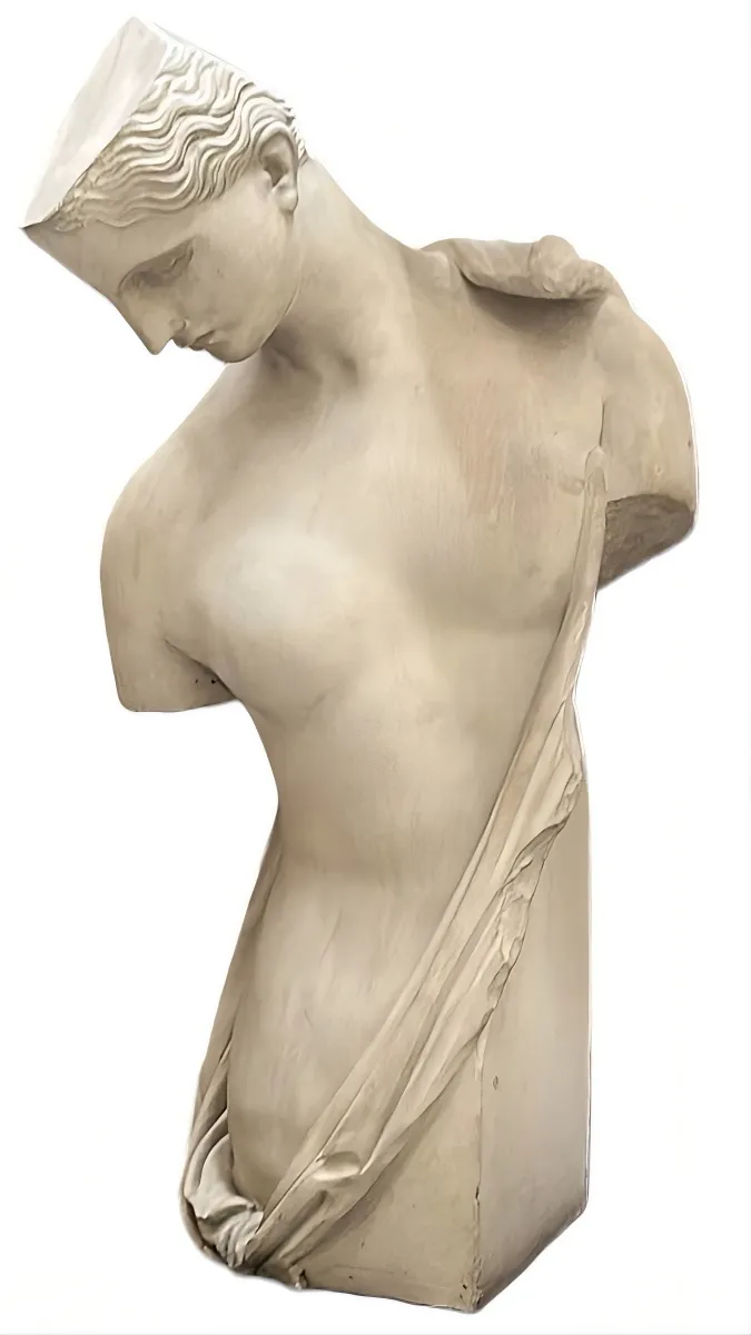 Sculpture antique avec des détails fins et une expression sereine, partiellement drapée, de Pietro Barzanti