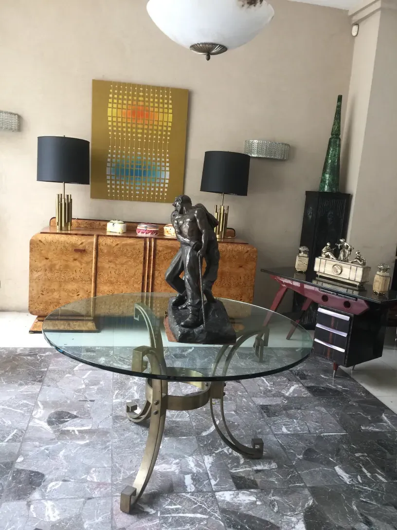 Антикварная живопись Ахенде Уоллферга с яркими цветами и современным дизайном.