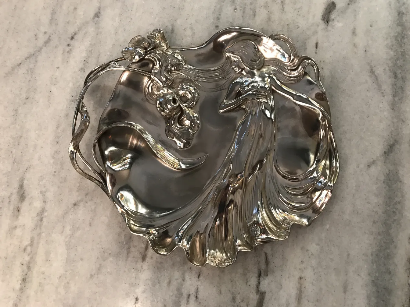 plateau de carte antique wmF avec motif floral et figure