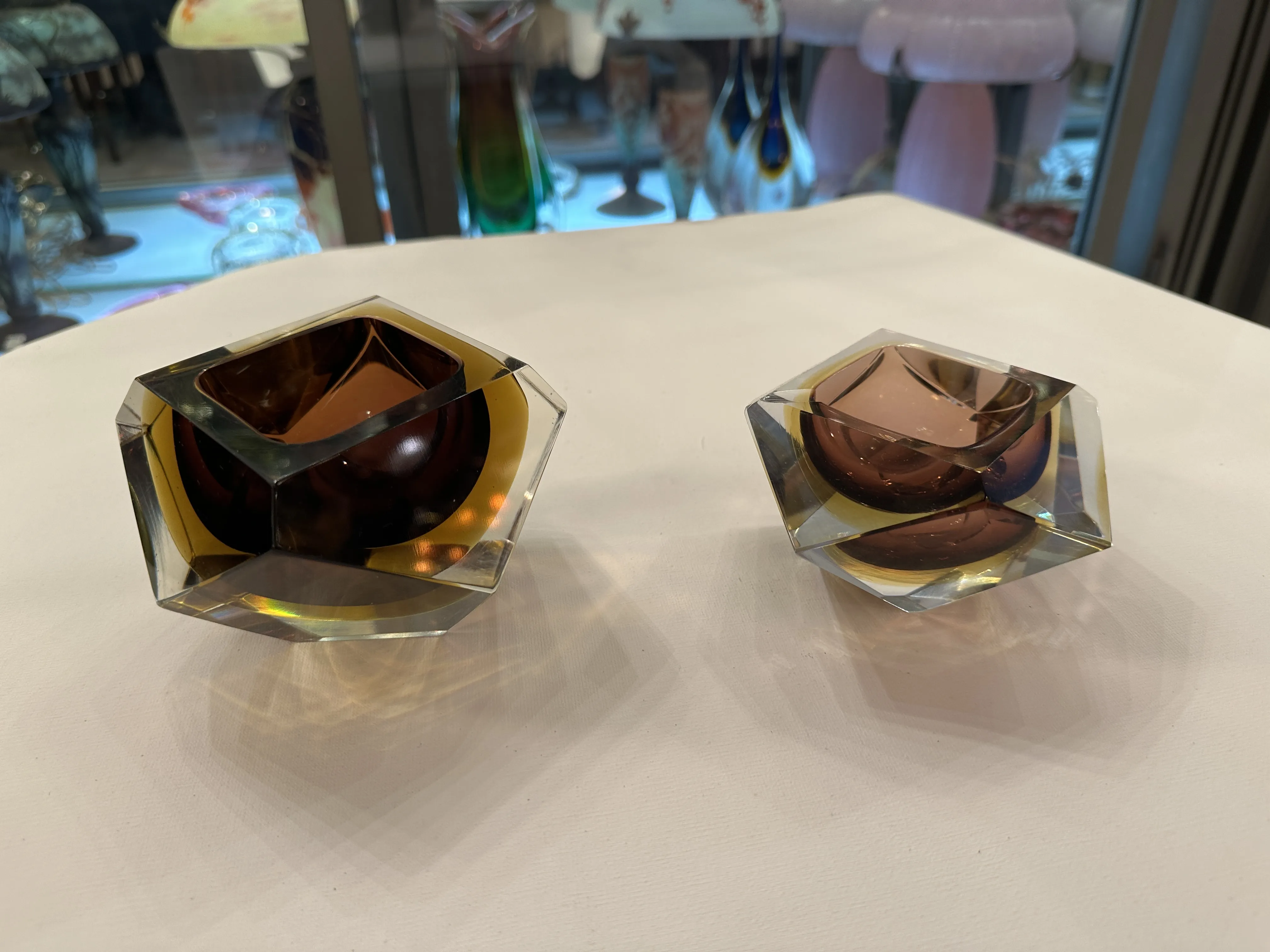due pezzi antichi in vetro di murano in tonalità marroni e dorate