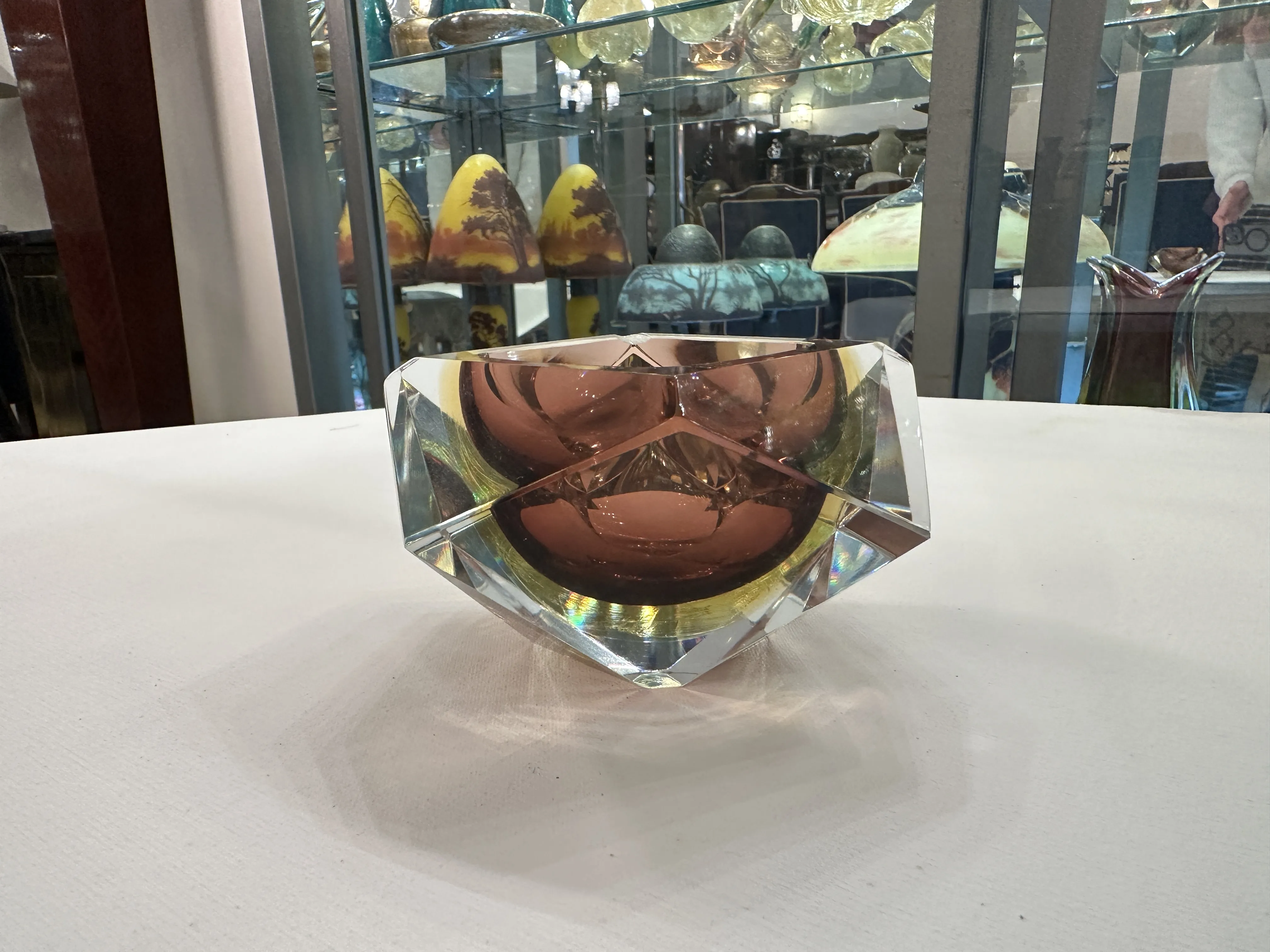 几何形状的古老穆拉诺玻璃装饰品