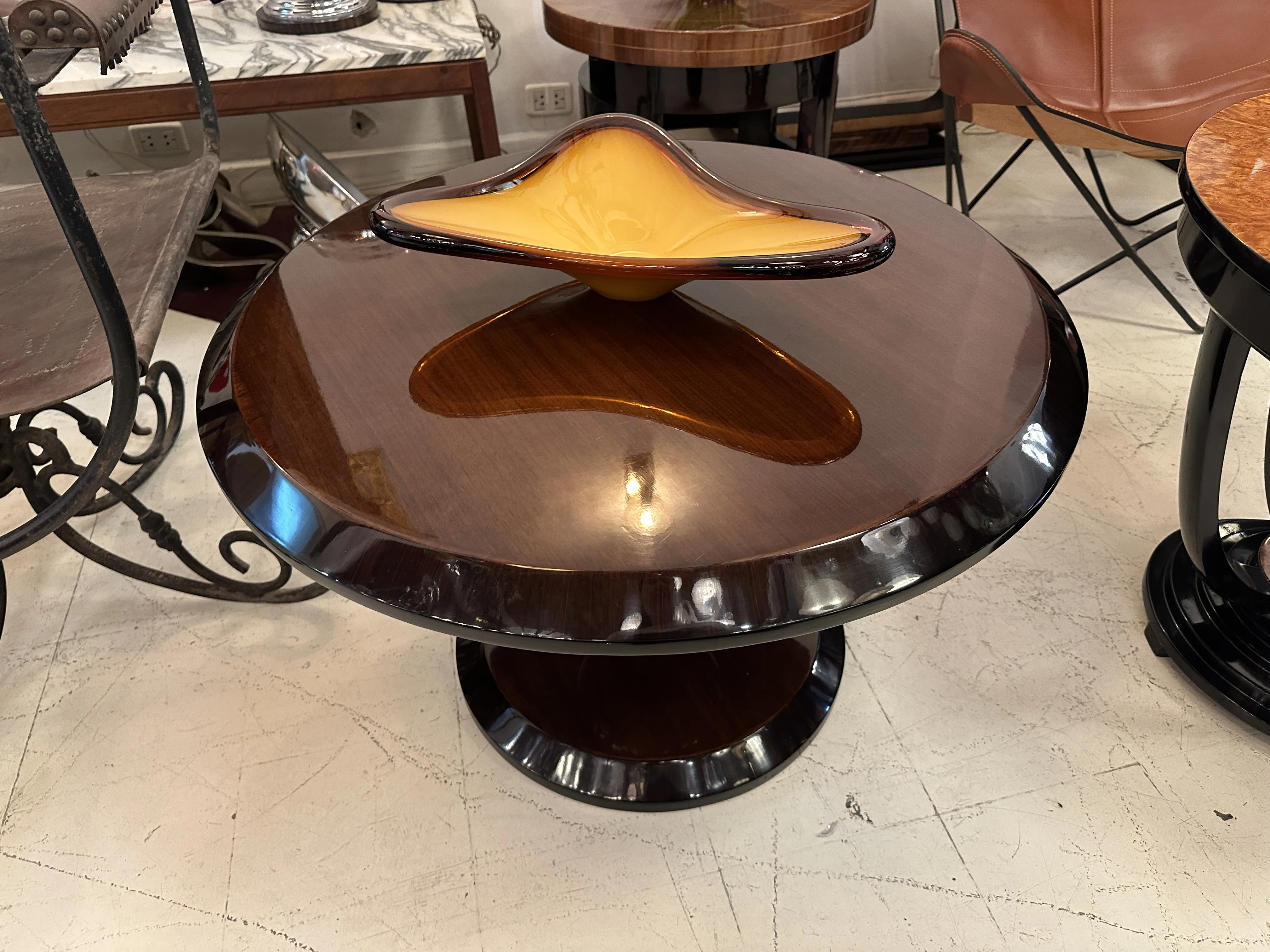 pieza decorativa antigua de cristal de murano con forma elegante