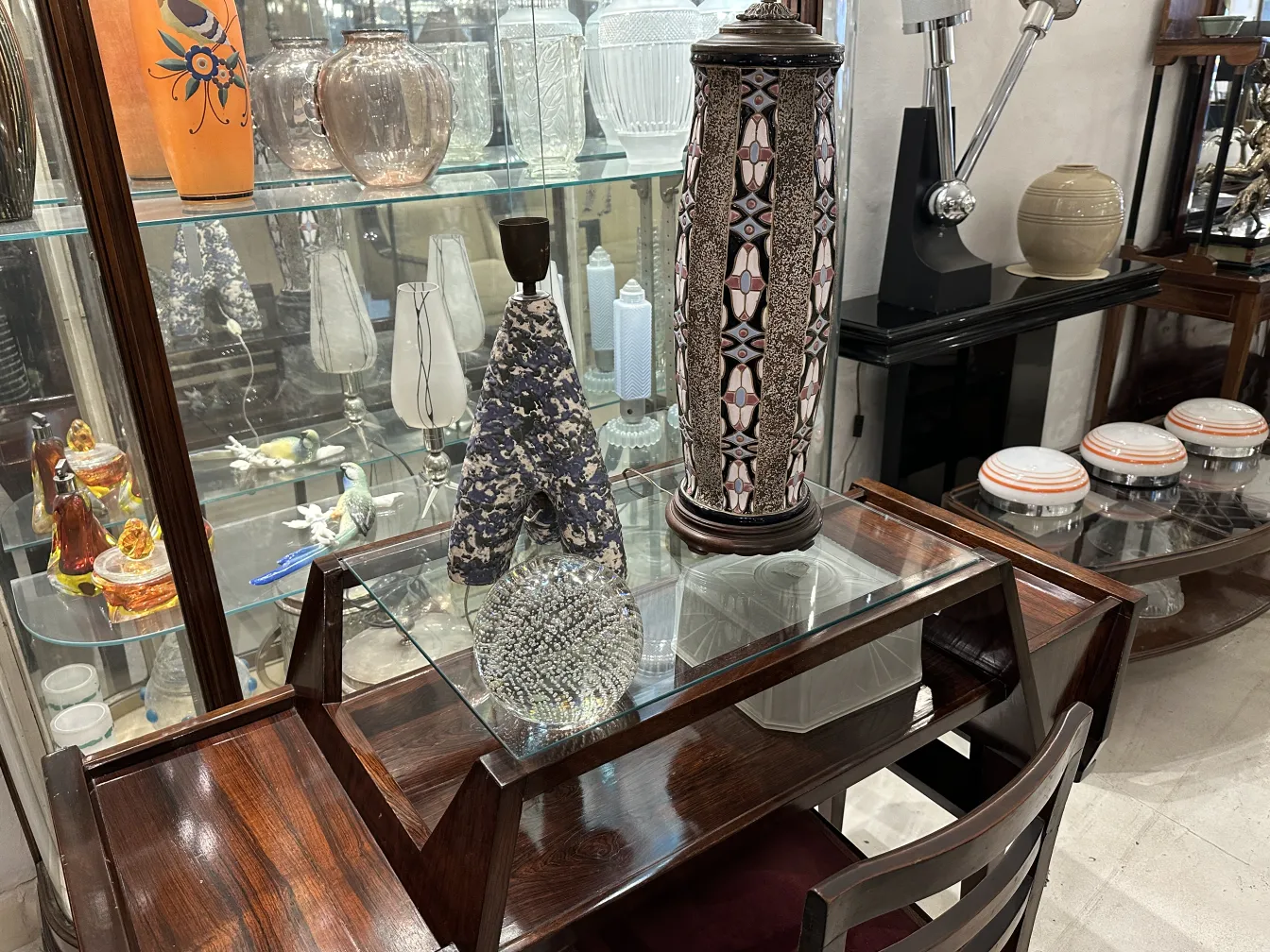 独特设计的古董穆拉诺玻璃展示