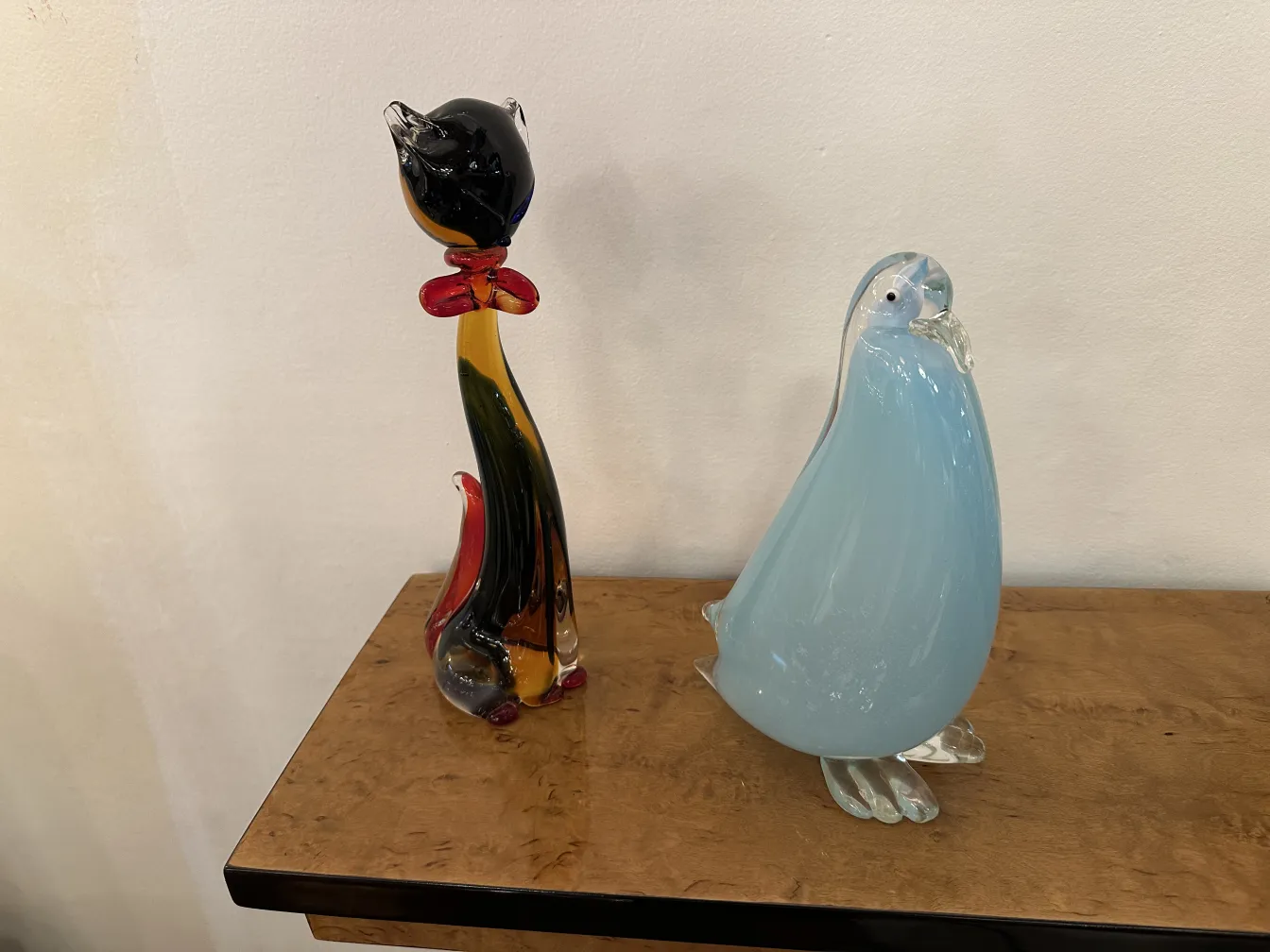 escultura de murano com cores vibrantes, figura de animal