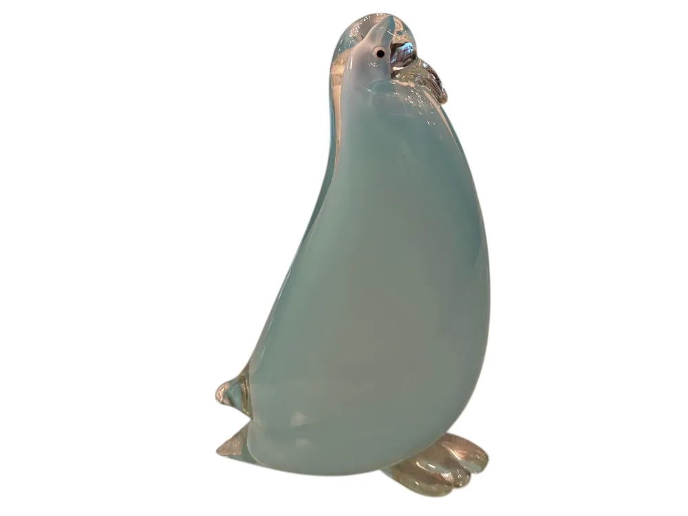 scultura murano antica a forma di pinguino, colori tenui