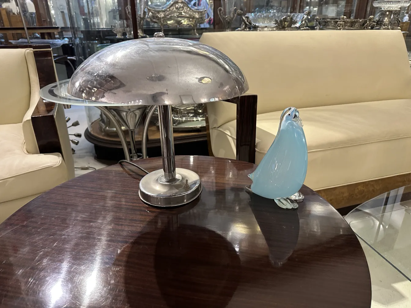 sculpture antique de murano en forme de pingouin, couleurs douces